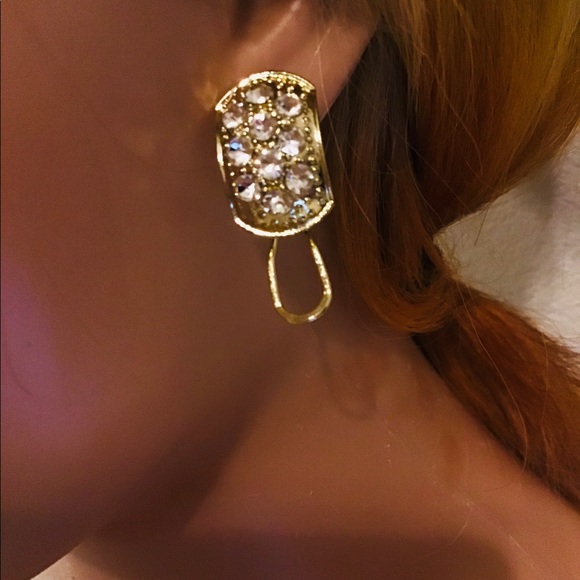 Beautiful fashion Earrings surrounded by 💎 - Picture 2 of 3